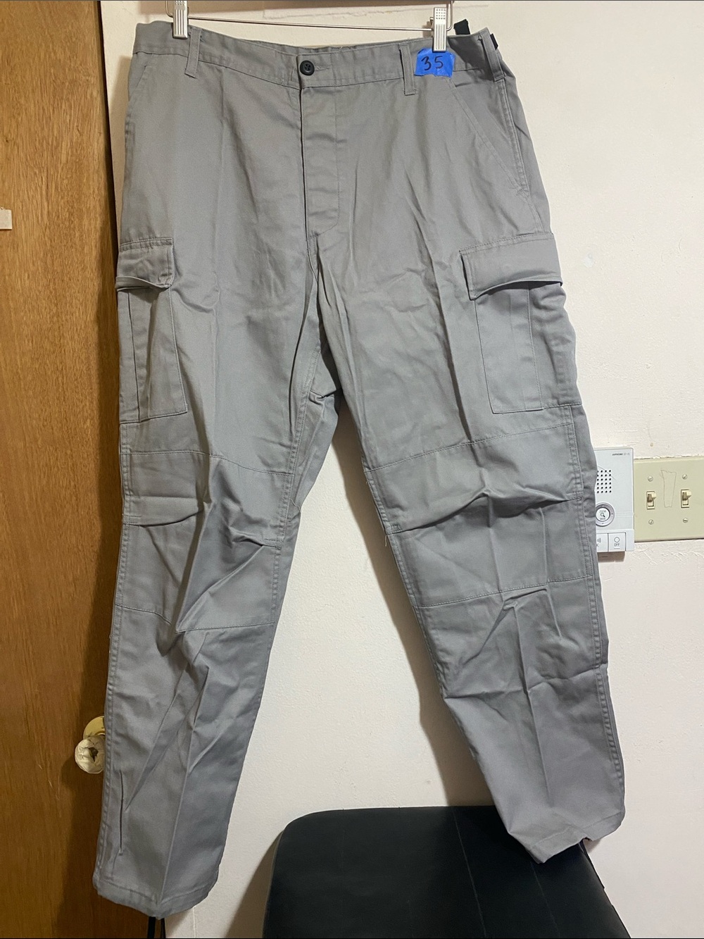 Men's Cargo Pants in Light Gray - Classic Utility Style Very good condition